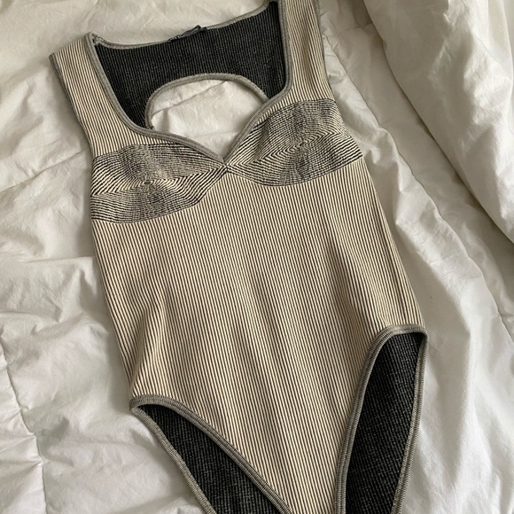 Zara M-L Tan/Grey Bodysuit with Keyhole Back - Picture 1 of 3